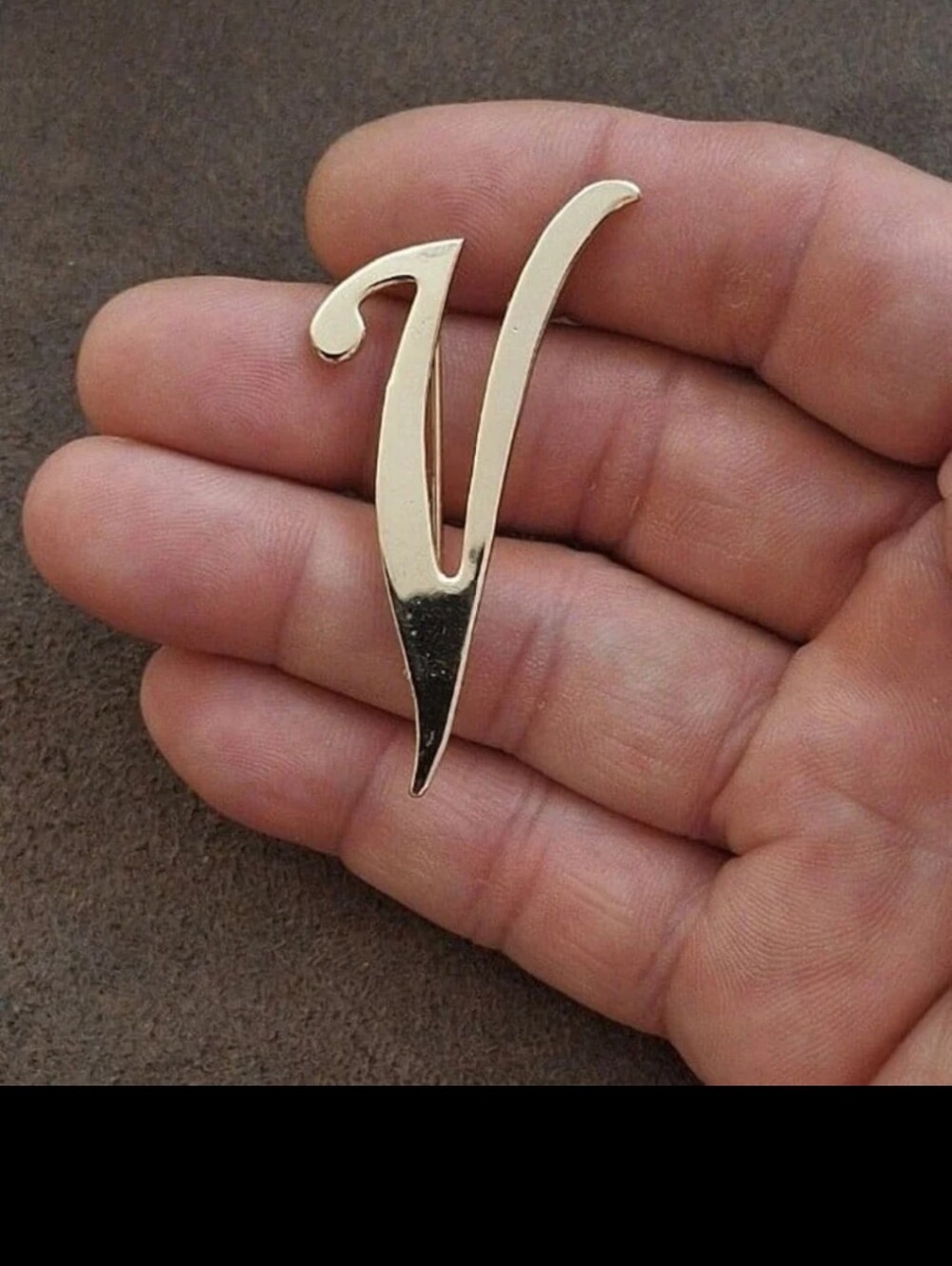 Elegant Vintage Gold Tone Monogram Letter Initial "V" Pin/Brooch.